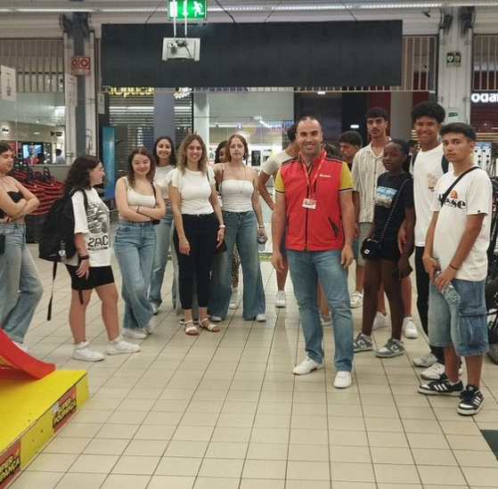 Visita Estudo - Hipermercado Auchan, em Guimarães