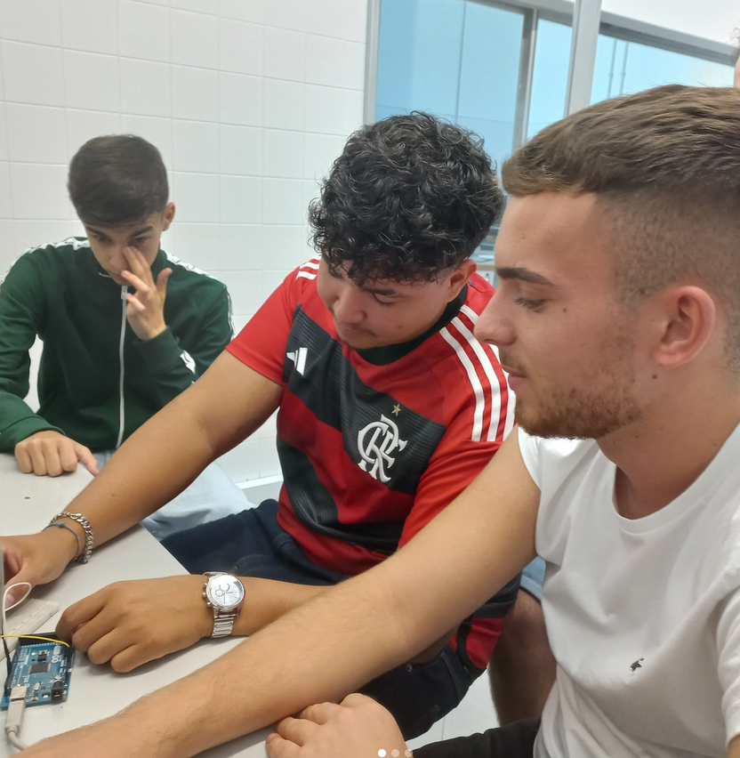 Codeweek  - Sistemas Embebidos na Mecatrónica