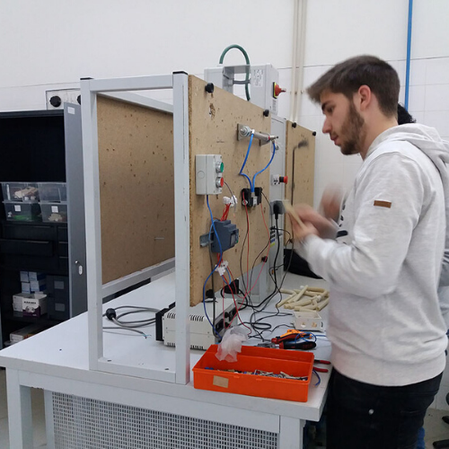 A finalizar a montagem do trabalho